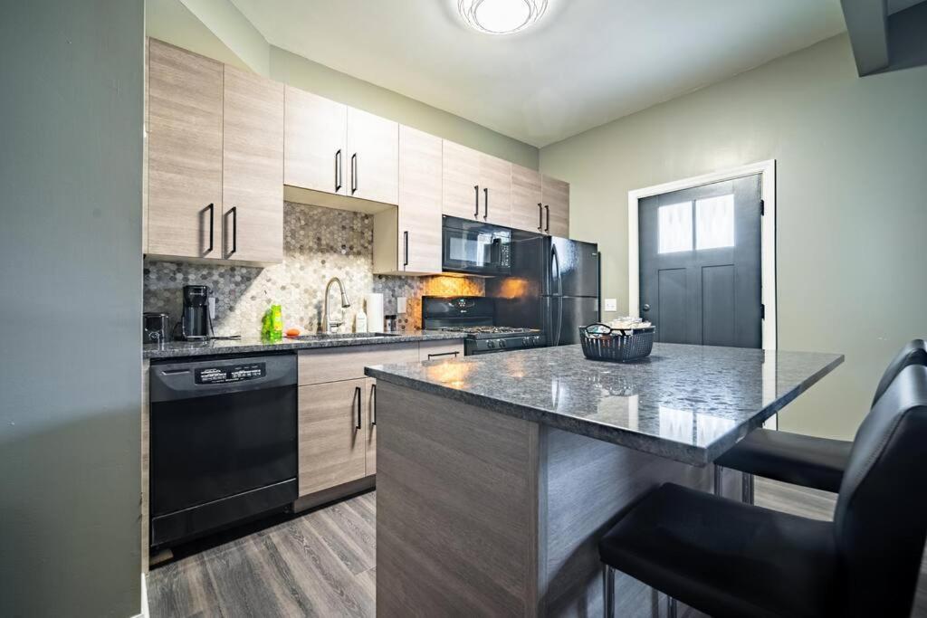 Walkable Gem In Little Italy Apartment Cleveland Bagian luar foto