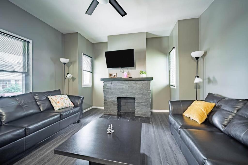 Walkable Gem In Little Italy Apartment Cleveland Bagian luar foto