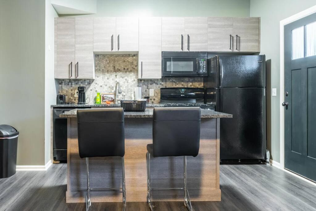 Walkable Gem In Little Italy Apartment Cleveland Bagian luar foto