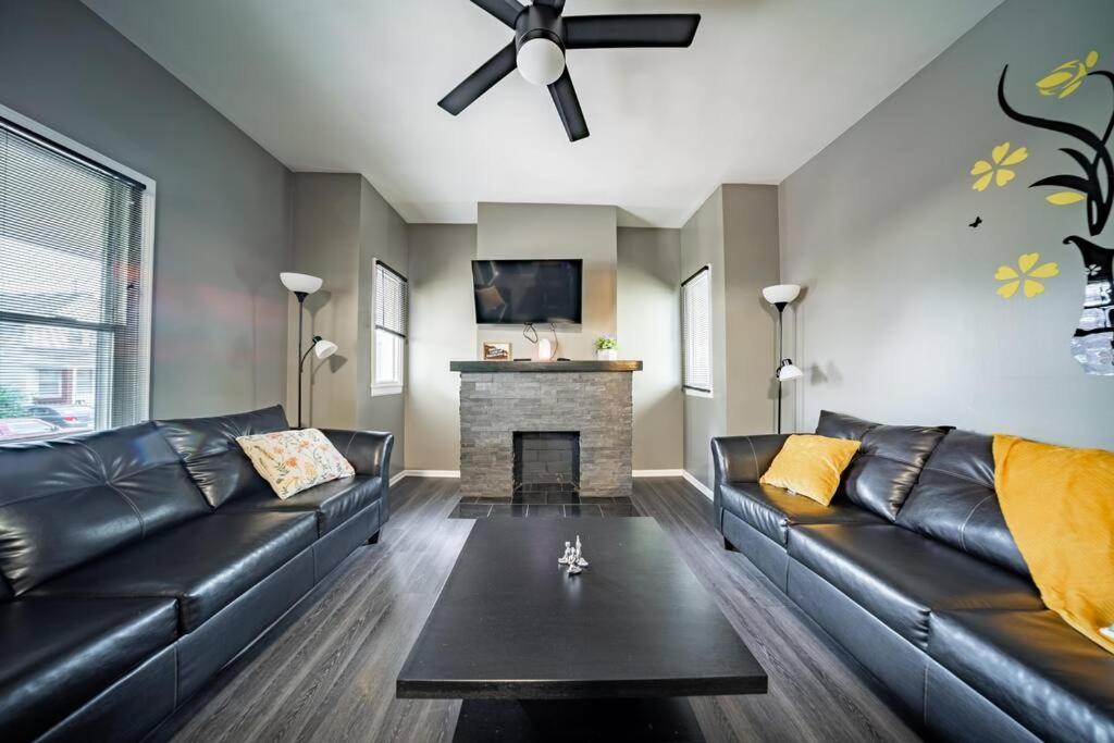 Walkable Gem In Little Italy Apartment Cleveland Bagian luar foto
