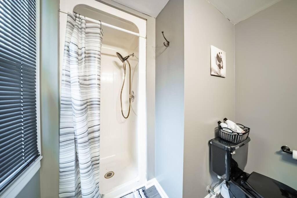 Walkable Gem In Little Italy Apartment Cleveland Bagian luar foto
