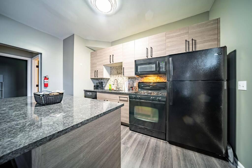 Walkable Gem In Little Italy Apartment Cleveland Bagian luar foto