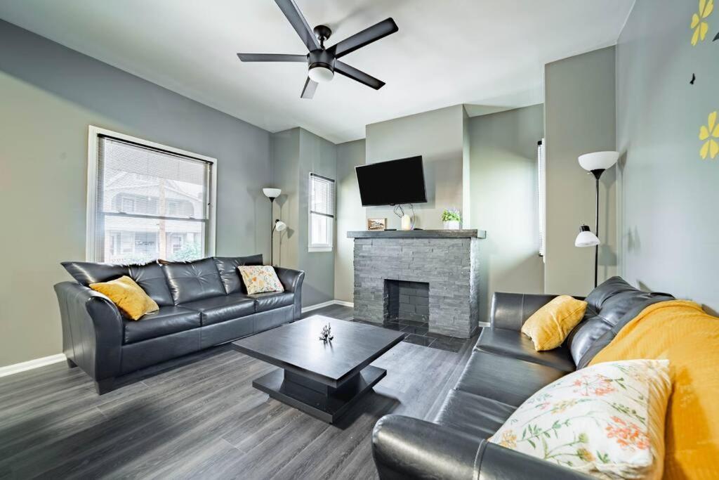 Walkable Gem In Little Italy Apartment Cleveland Bagian luar foto