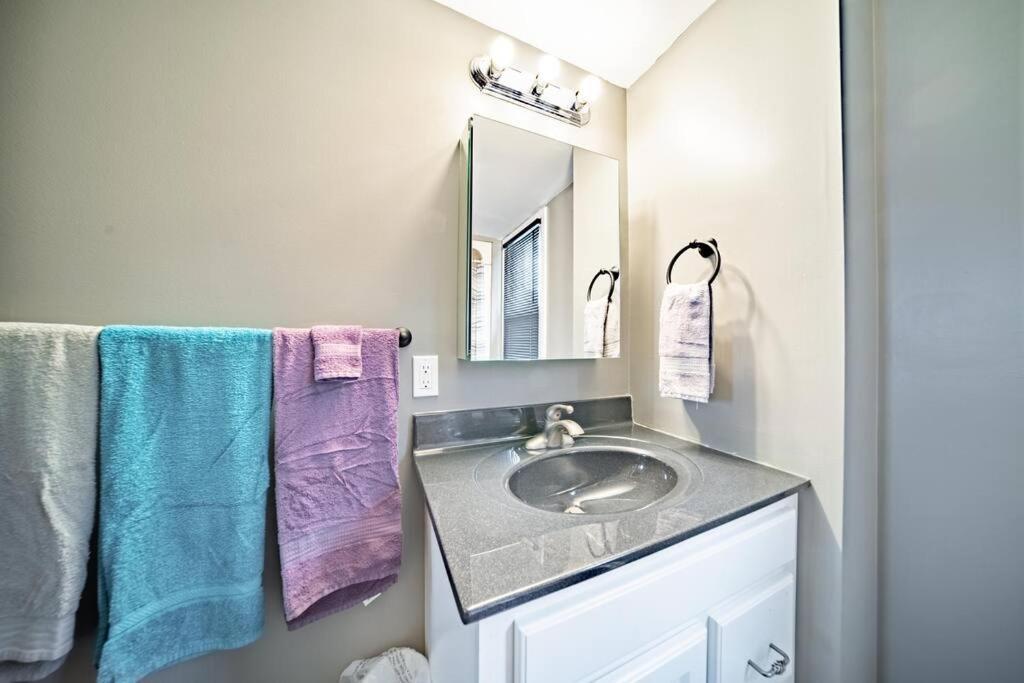 Walkable Gem In Little Italy Apartment Cleveland Bagian luar foto