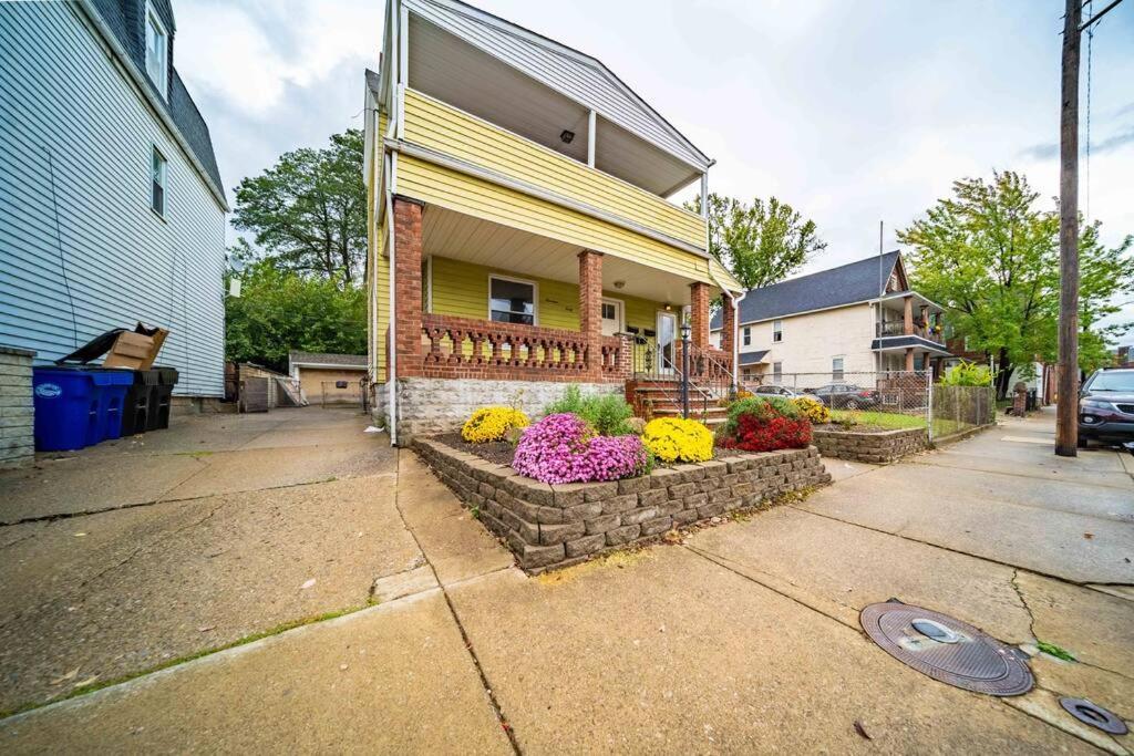 Walkable Gem In Little Italy Apartment Cleveland Bagian luar foto